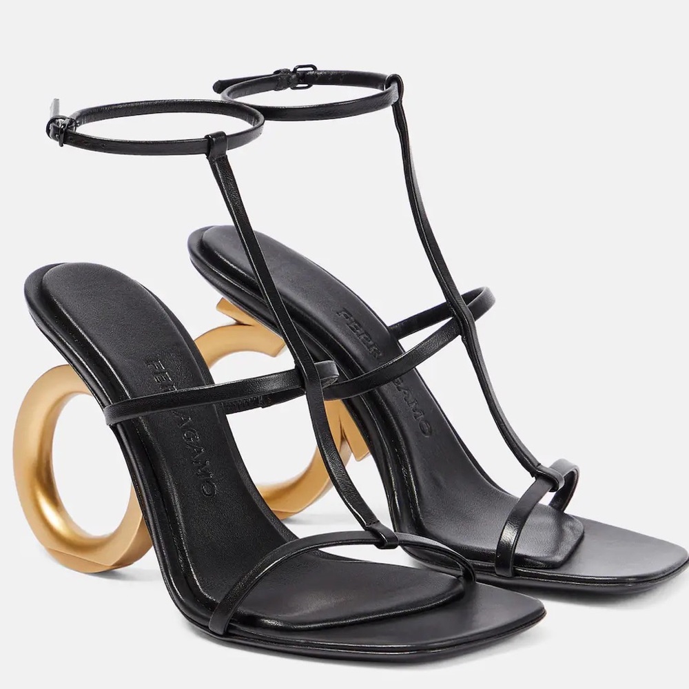 Stunning *Like New* Salvatore Ferragamo Elina Lambskin Sandals